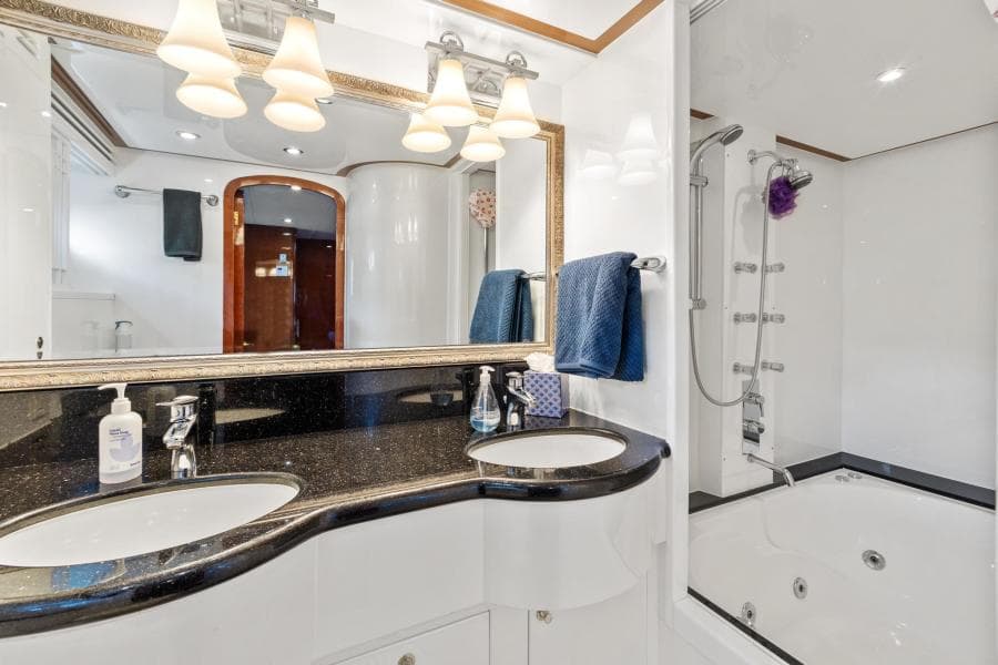 2006 Jefferson Starship Pilothouse