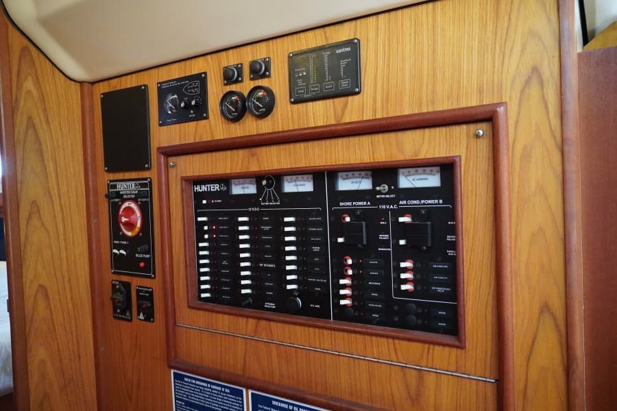 2000 Hunter Passage 420