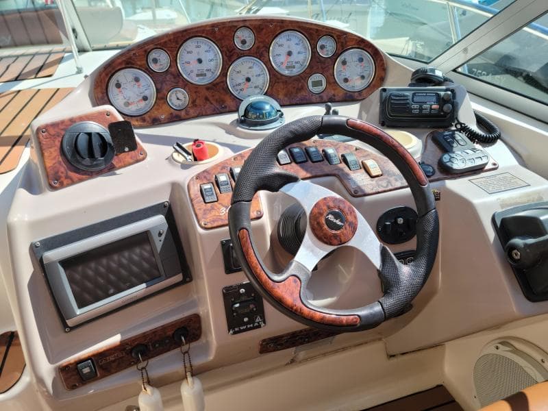 2005 Rinker Fiesta Vee 342