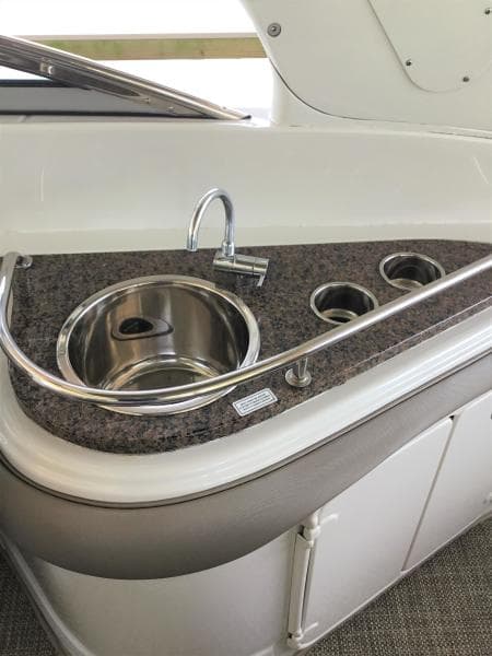 2019 Crownline E275XS