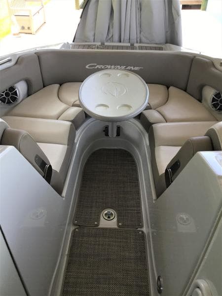 2019 Crownline E275XS