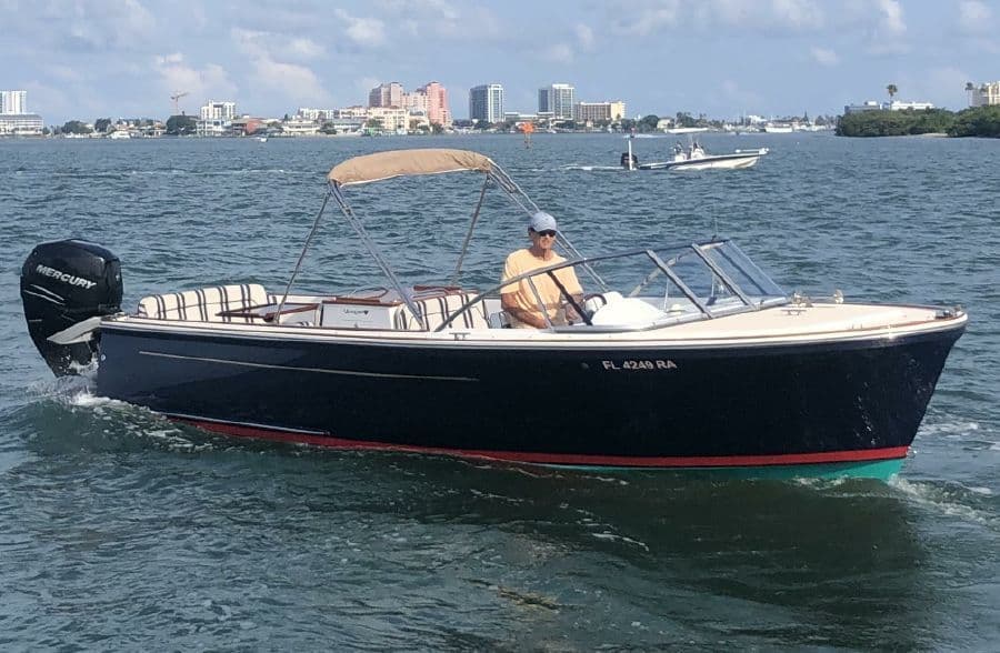 2016 Vanquish 26 Runabout