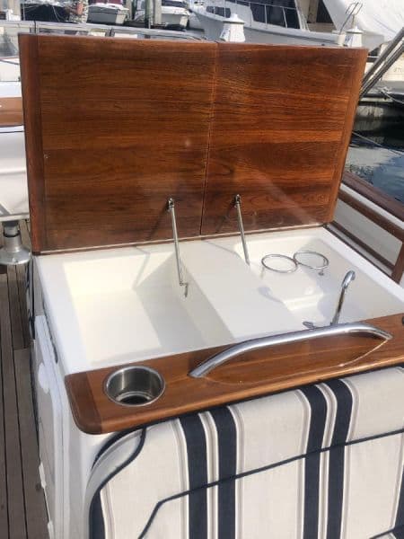 2016 Vanquish 26 Runabout