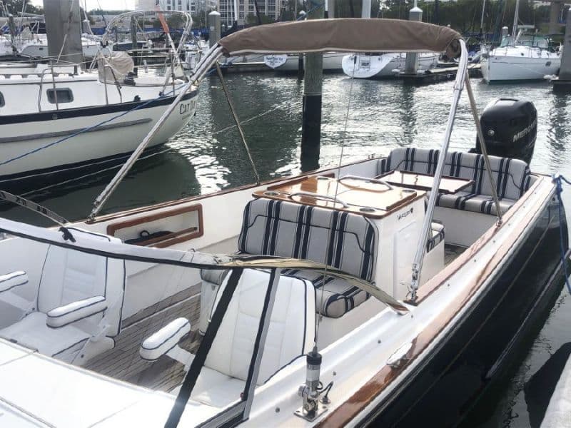 2016 Vanquish 26 Runabout