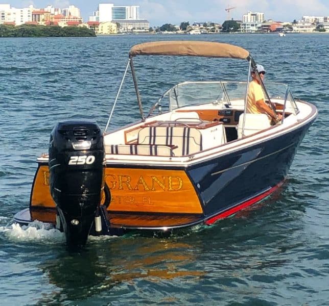 2016 Vanquish 26 Runabout