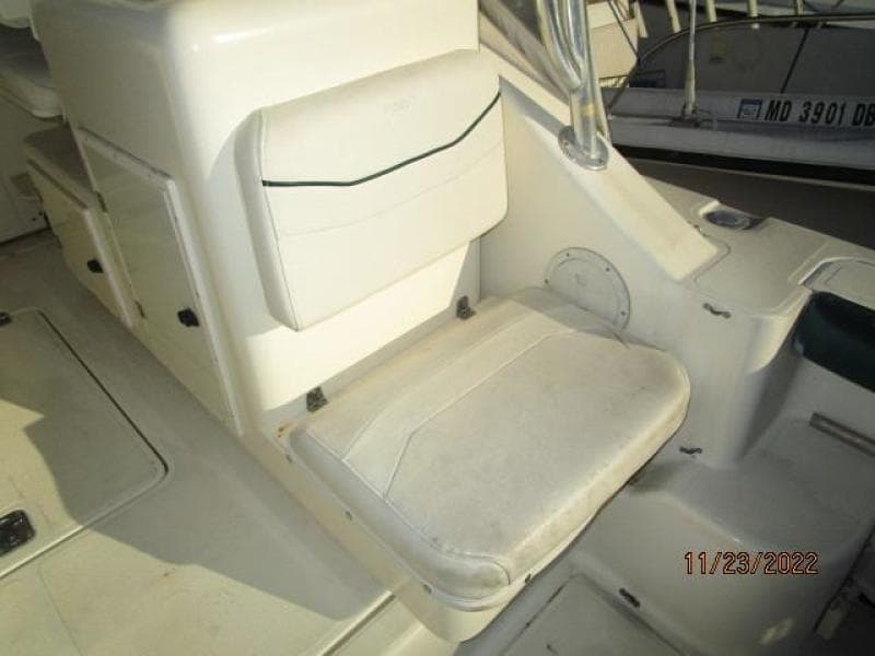 30' Pursuit cockpit seating