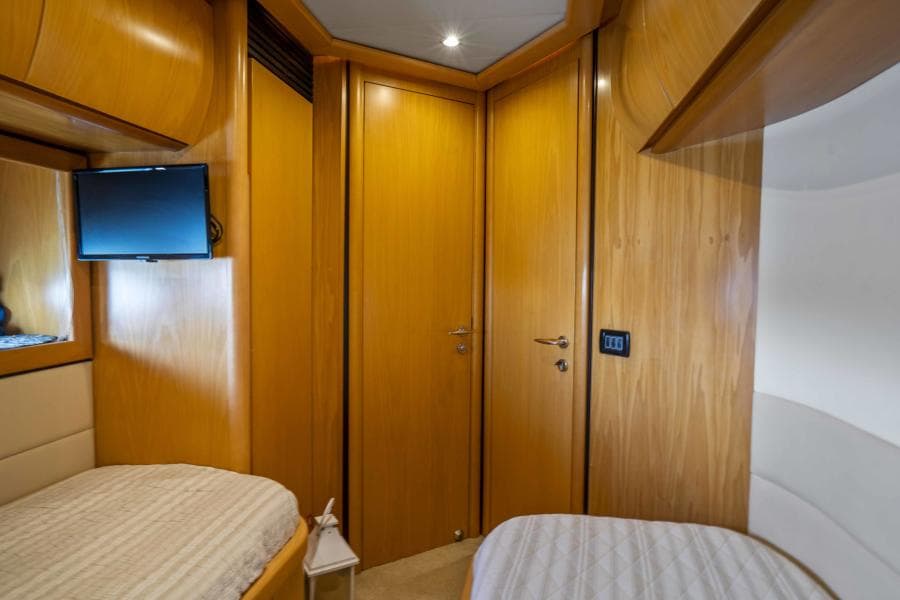 2005 Pershing 76 Motor Yacht - Denise - Starboard Guest Stateroom