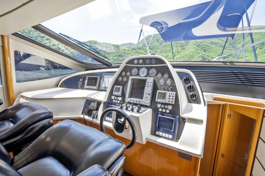 2005 Pershing 76 Motor Yacht - Denise - Helm