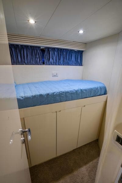 2005 Pershing 76 Motor Yacht - Denise - Berth