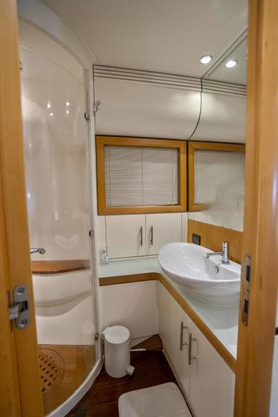 2005 Pershing 76 Motor Yacht - Denise - Forward VIP Stateroom Head