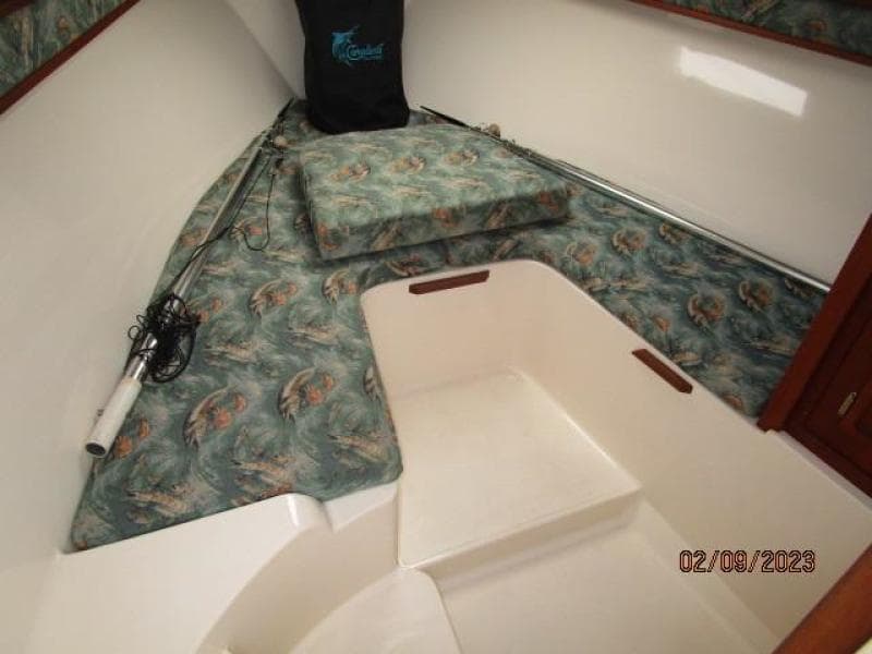 25' Carolina Classic stateroom2