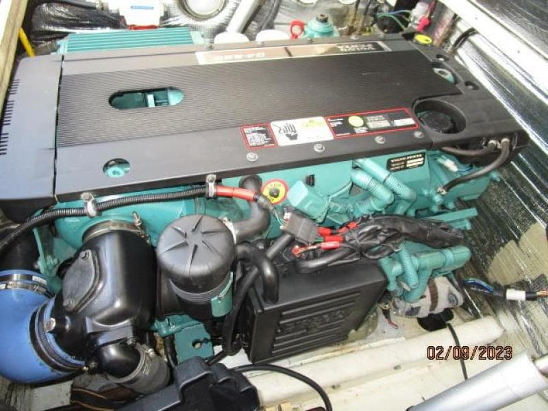 25' Carolina Classic main engine2