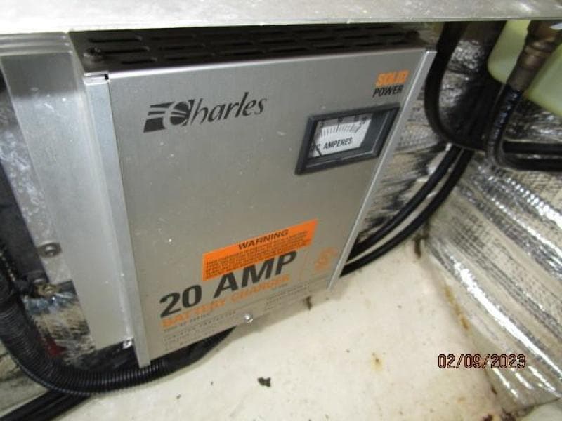25' Carolina Classic battery charger