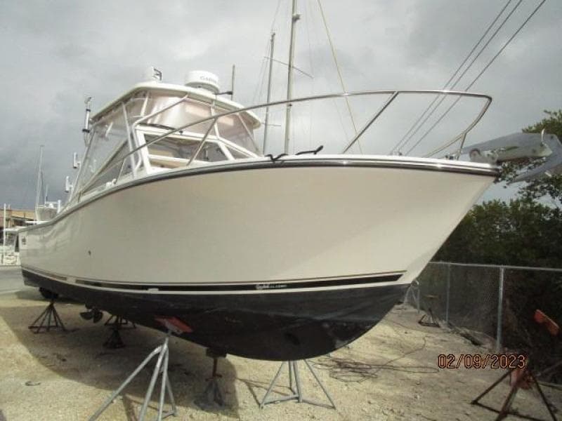 25' Carolina Classic starboard forward profile
