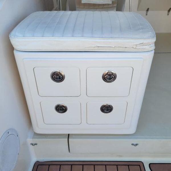 25' Carolina Classic helm port aft benchseat/storage
