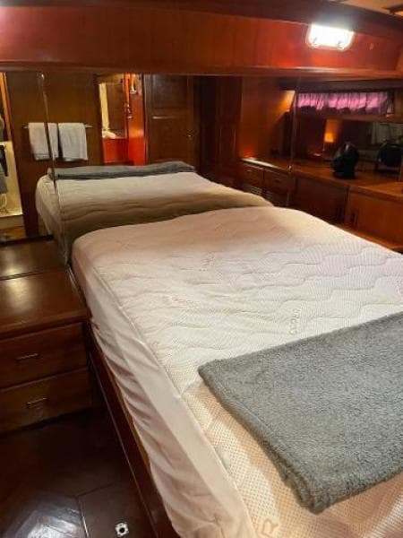 1989 Heritage East Sundeck Trawler