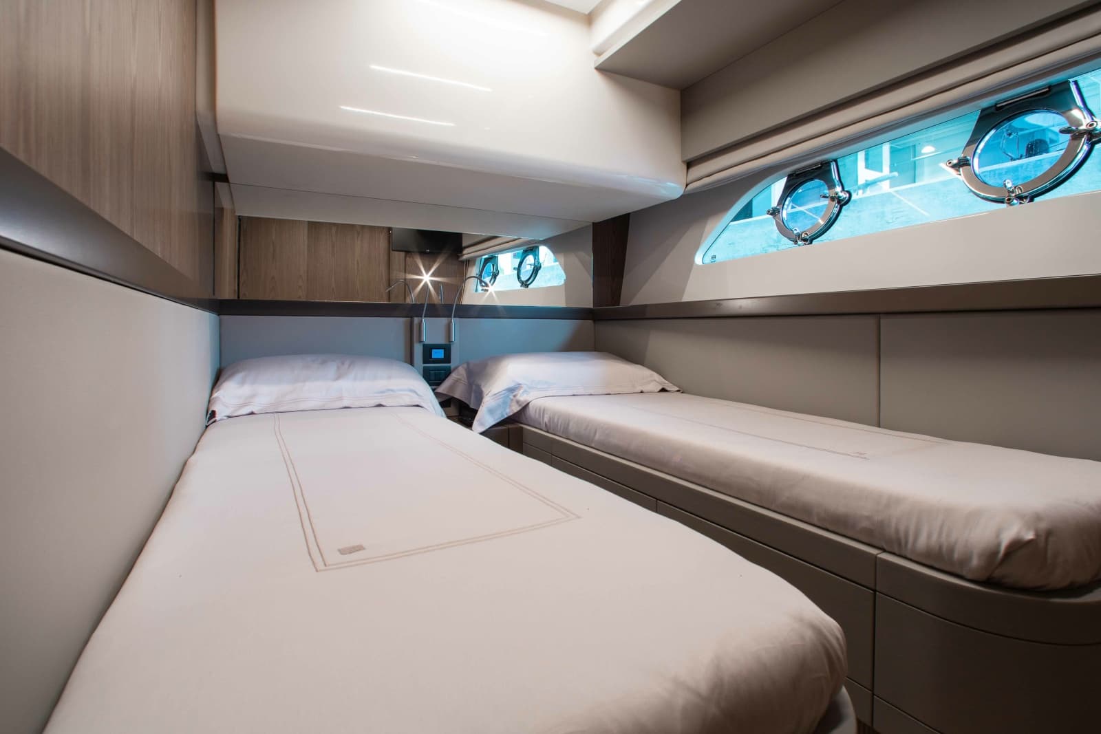 2022 Ferretti Yachts 550