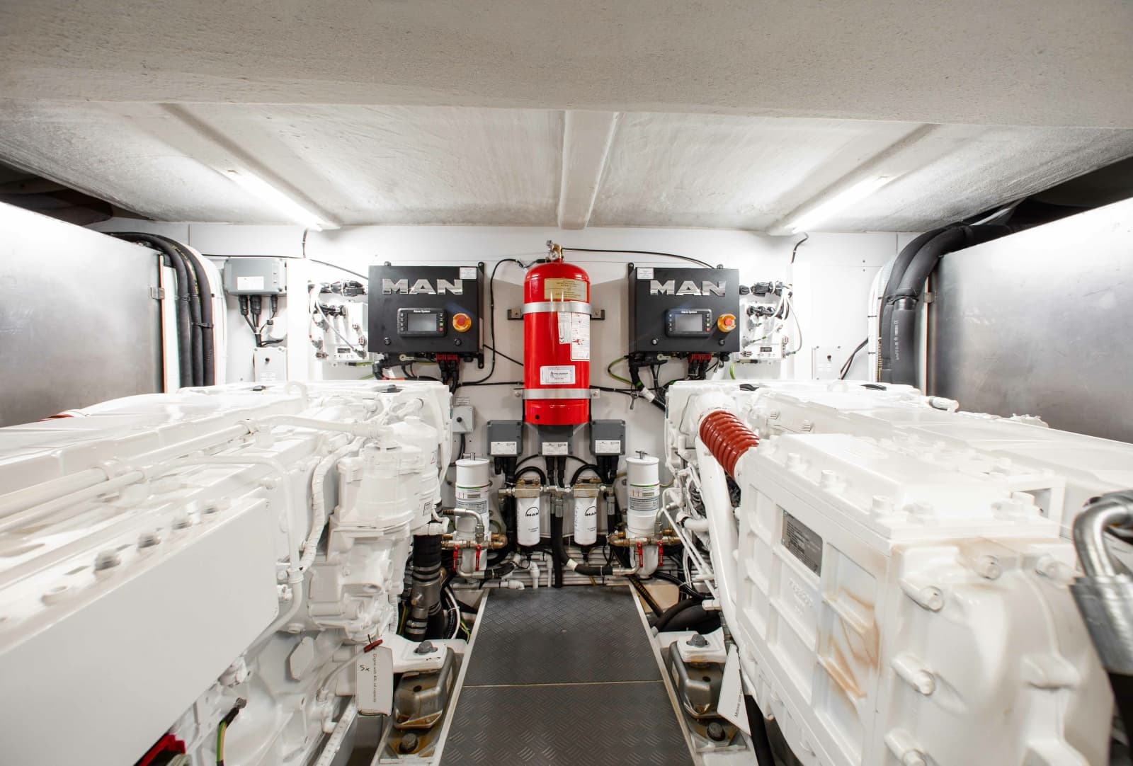 2022 Ferretti Yachts 550