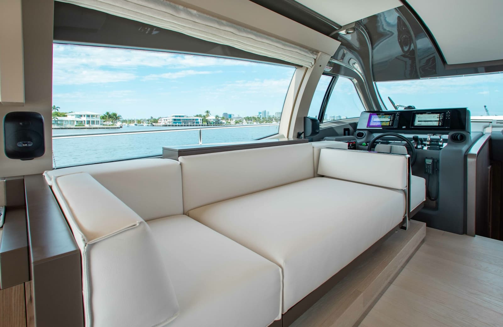 2022 Ferretti Yachts 550