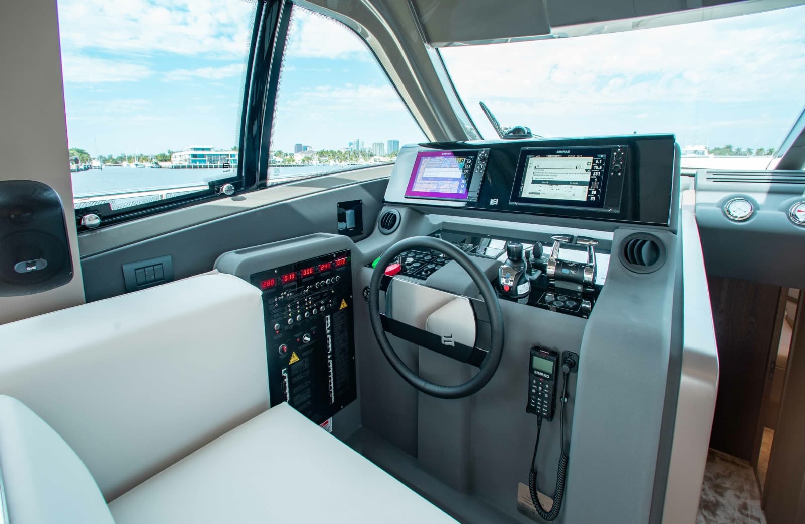 2022 Ferretti Yachts 550