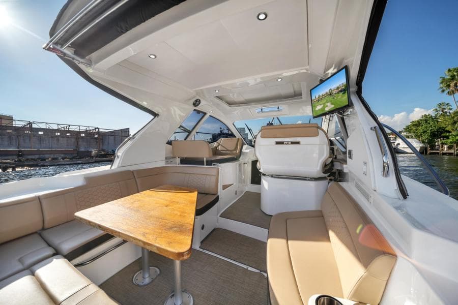 2019 Sea Ray Sundancer Coupe