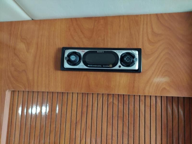 2004 Rinker 342 Fiesta Vee