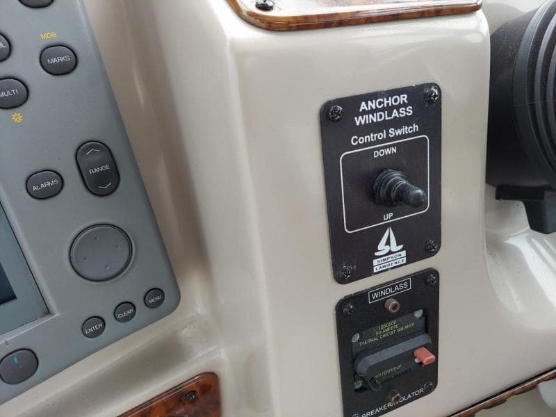 2004 Rinker 342 Fiesta Vee