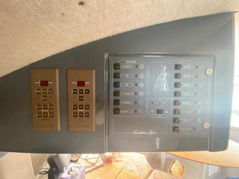 1995 Fountaine Pajot Athena 38