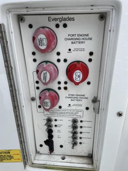 2007 Everglades 290 Pilot