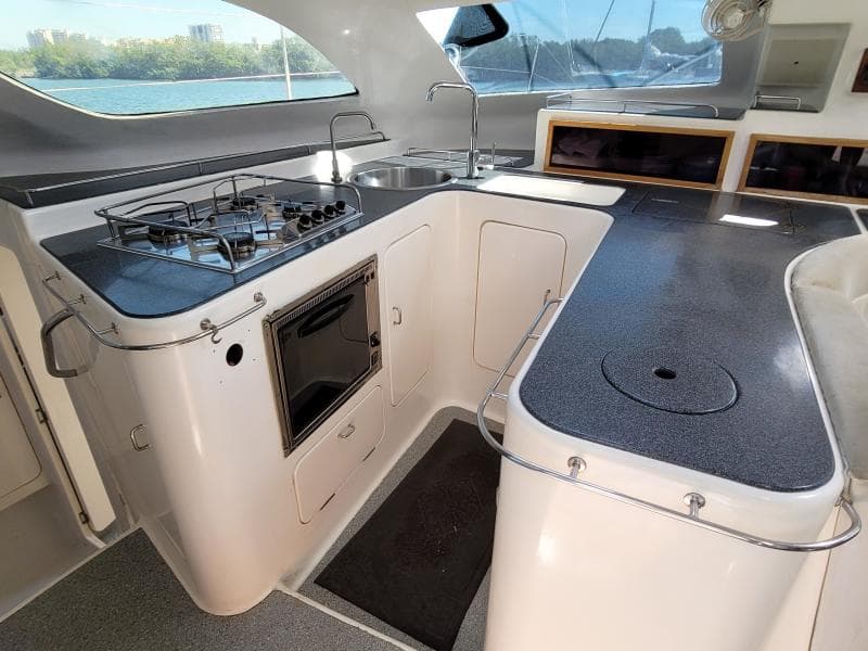 2004 Voyage Yachts Maxim 380