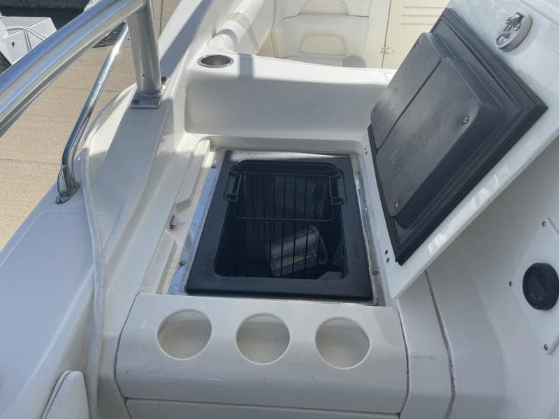 2008 Boston Whaler 320 Outrage Cuddy Cabin