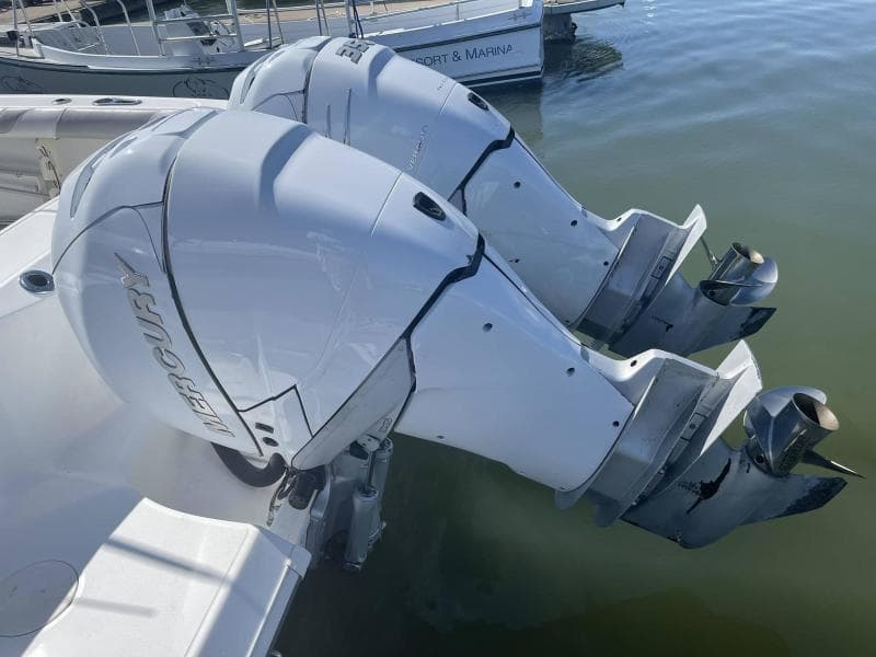 2008 Boston Whaler 320 Outrage Cuddy Cabin