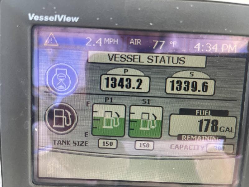 2008 Boston Whaler 320 Outrage Cuddy Cabin