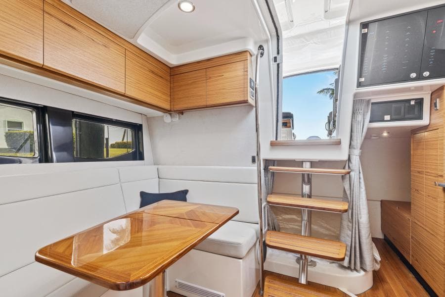 2022 Boston Whaler 405 Conquest