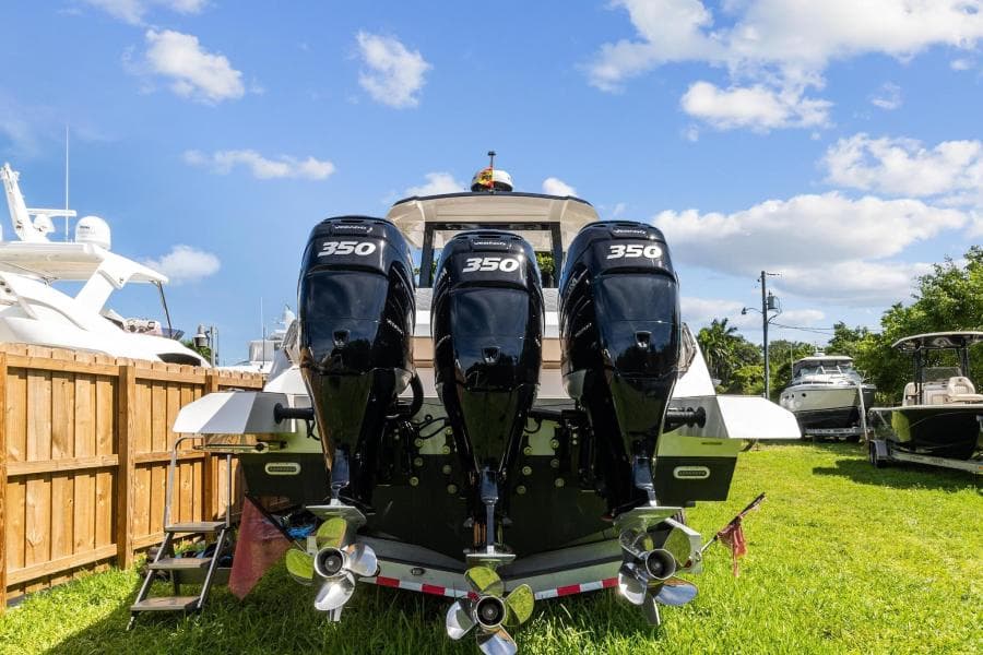 2023 Astondoa 377 Coupe Outboard