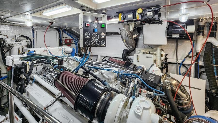 1998 Hatteras 82 Convertible