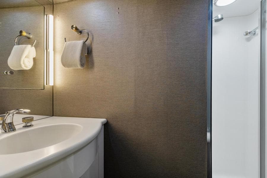 1998 Hatteras 82 Convertible