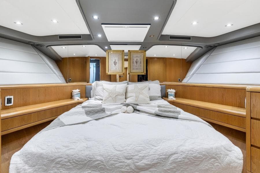 1998 Hatteras 82 Convertible