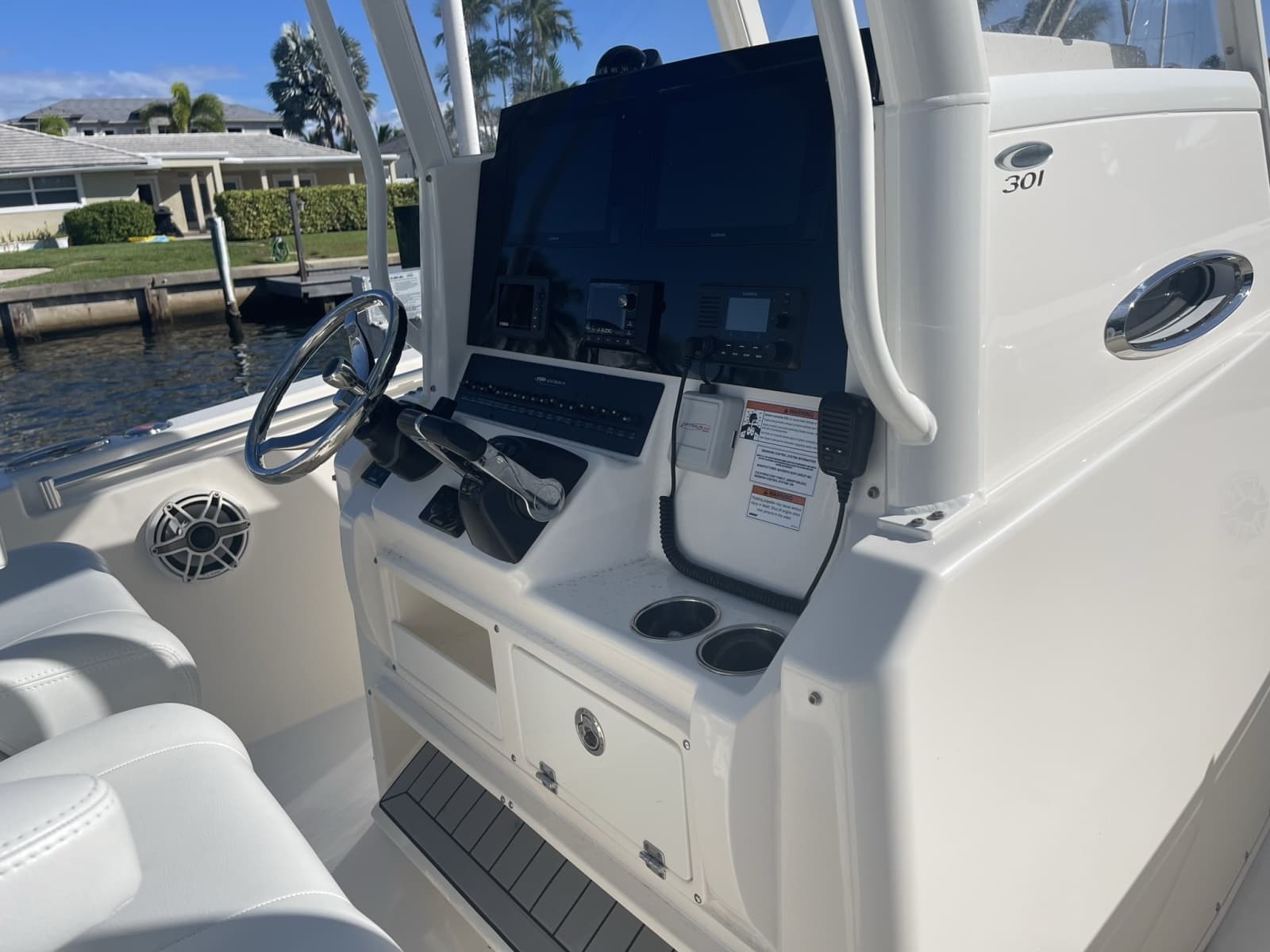 2020 Cobia 301 - Photo 6