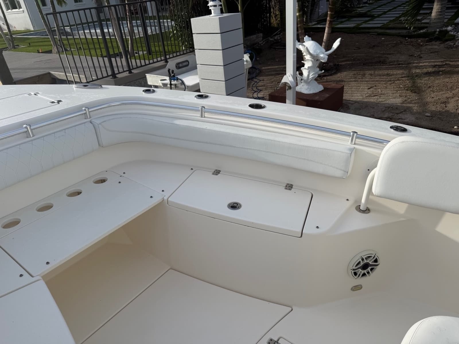 2020 Cobia 301 - Photo 23