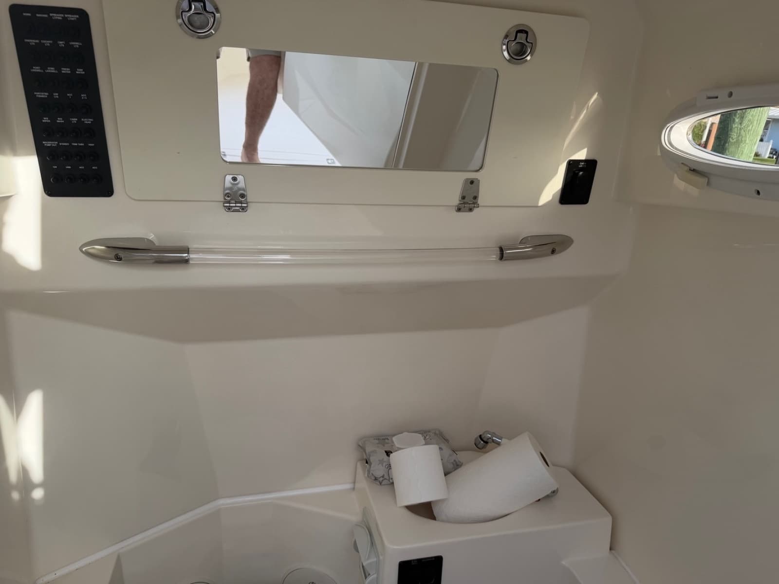 2020 Cobia 301 - Photo 17