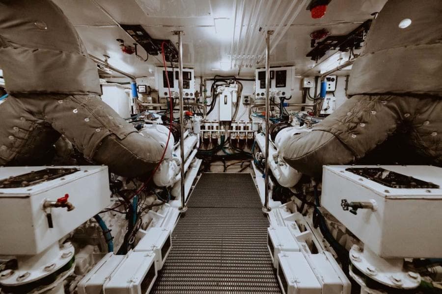 1995 Broward Raised Pilothouse