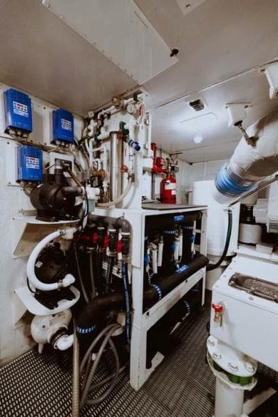 1995 Broward Raised Pilothouse