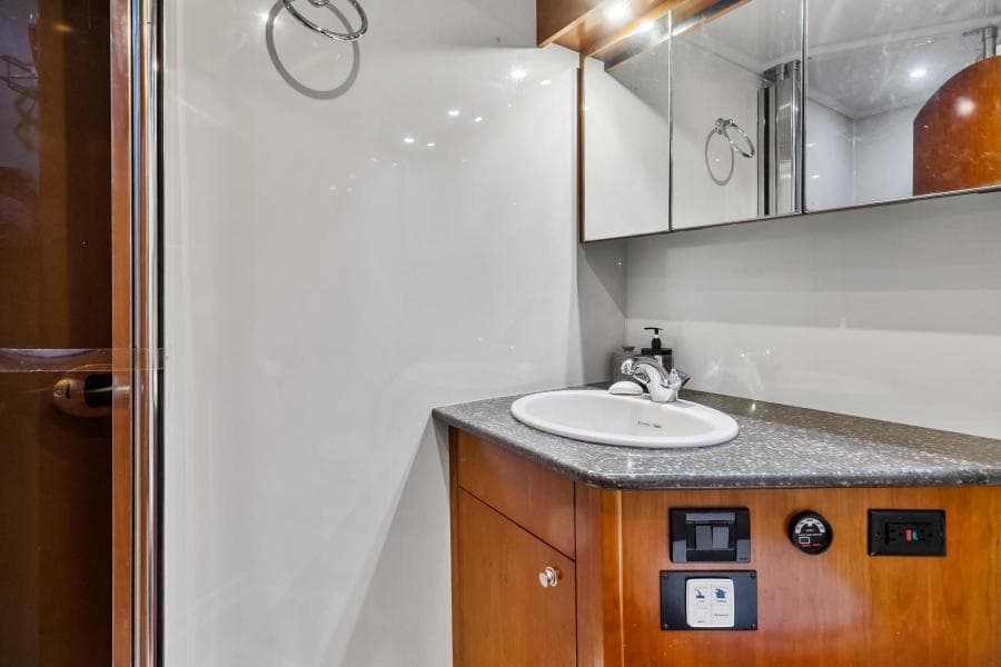 2007 Cruisers 520 Express