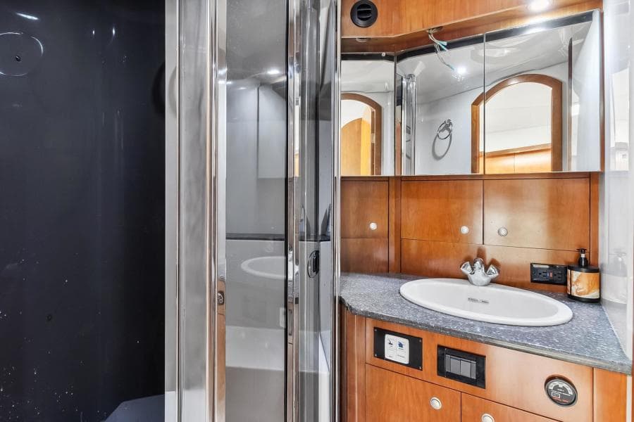 2007 Cruisers 520 Express