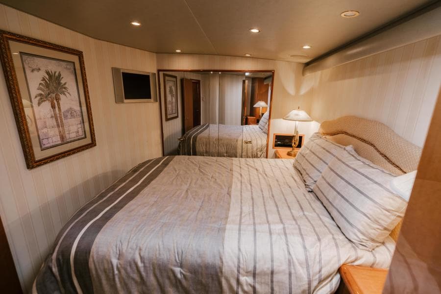 2003 Viking 56 Convertible - SECTACULAR BID