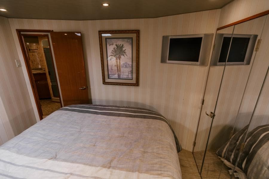 2003 Viking 56 Convertible - SECTACULAR BID