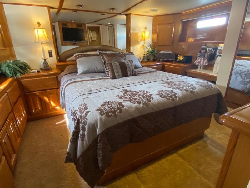 1998 Viking 54 Sport Yacht