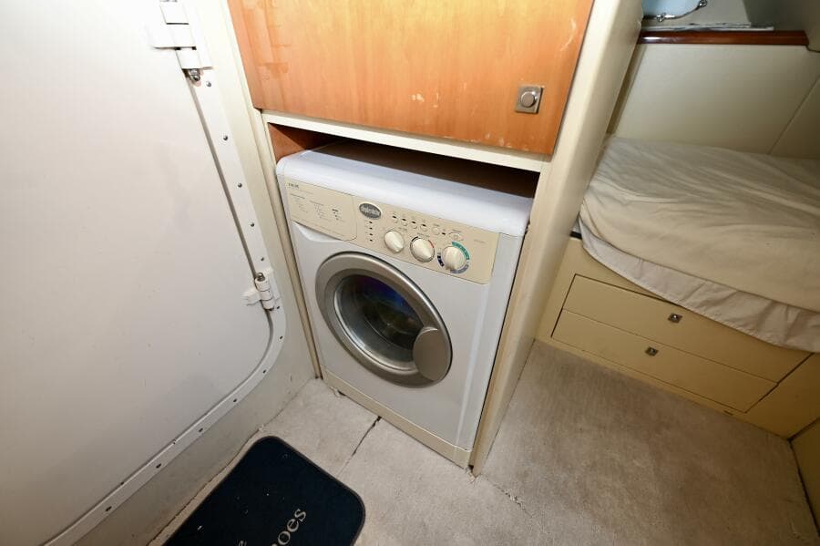 2005 Sunseeker Yacht