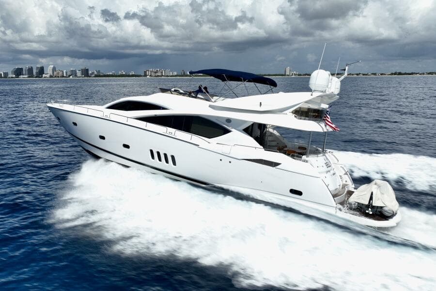 82ft Sunseeker Bella - Stern View